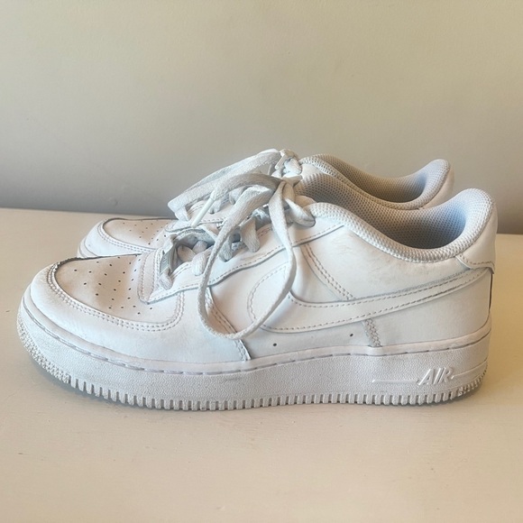 FINAL PRICE EUC Nike Air Force 1 Triple White Leather Sneaker - Picture 3 of 6